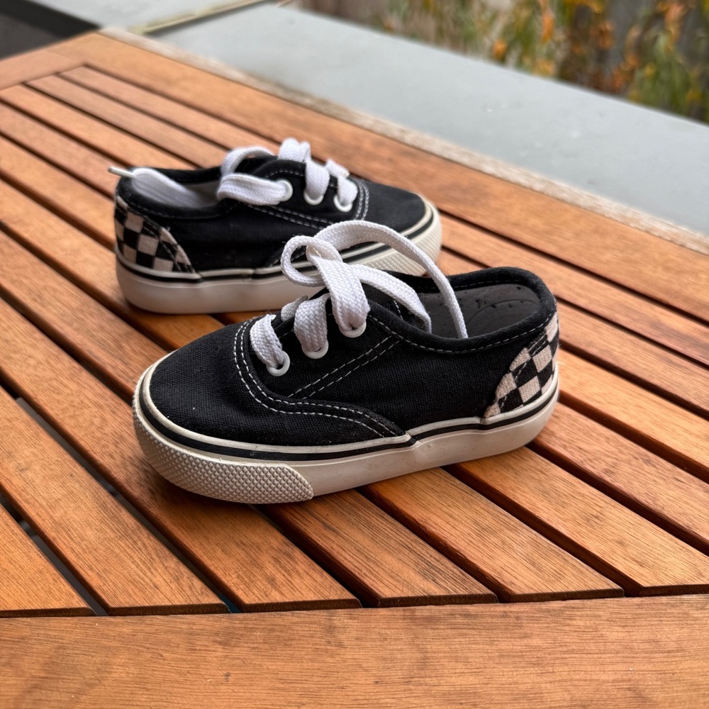 Akuma Toddler Sneakers Size 5‎